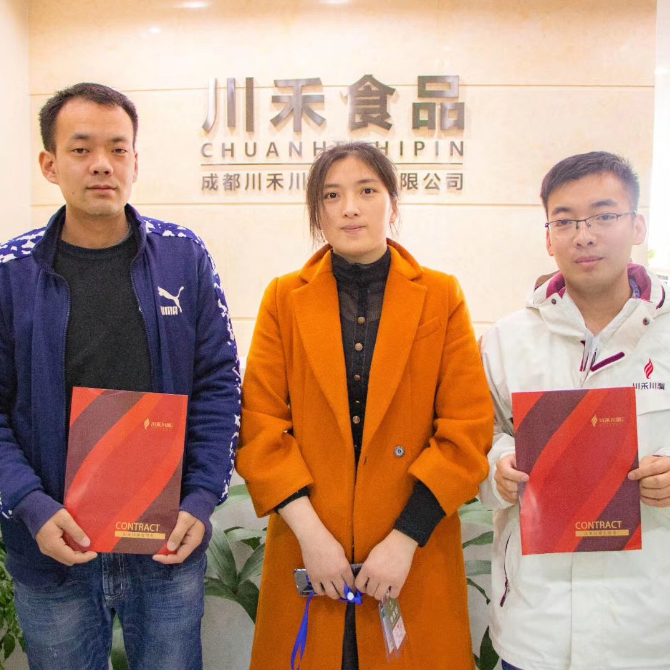恭喜江蘇宿遷鄭總吳總夫婦簽約串串香購料培訓(xùn)合作