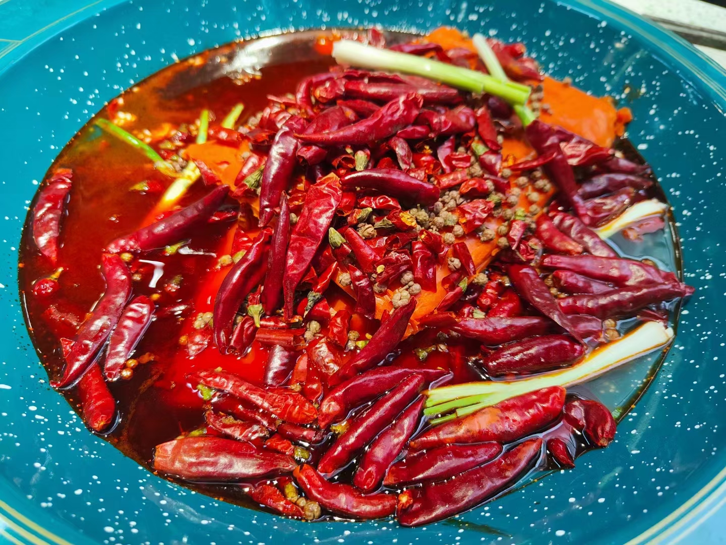 石家莊的成都火鍋底料廠家批發(fā)地址，開店商用底料怎么聯(lián)系(圖3)