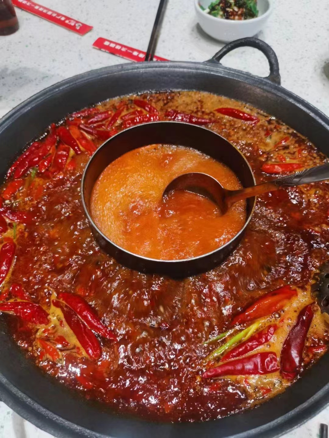 石家莊的成都火鍋底料廠家批發(fā)地址，開店商用底料怎么聯(lián)系(圖4)