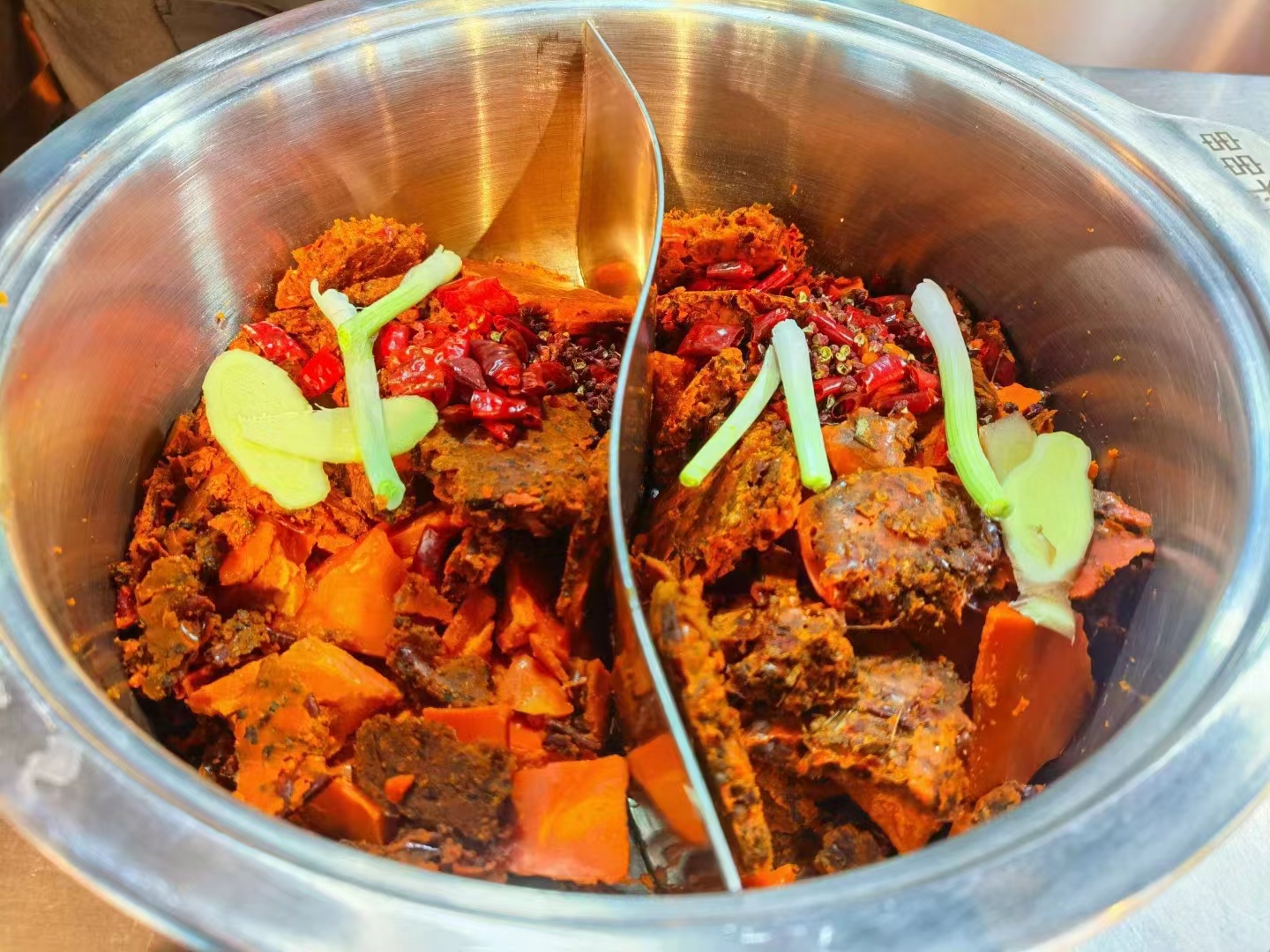 定安火鍋的底料供應(yīng)商，火鍋串串底料廠家批發(fā)定制(圖2)